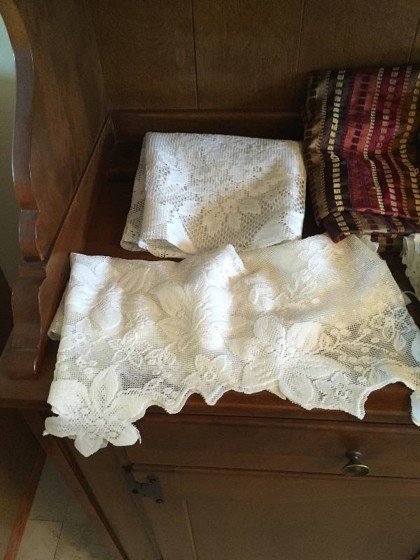 lot 177 image: Curtains & Valances