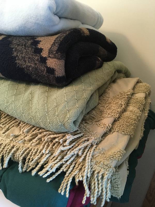 lot 182 image: Blanket Lot 5 Piece