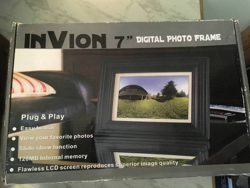 lot 191 image: Vintage Amprotape Recorder & Digital Photo Frame