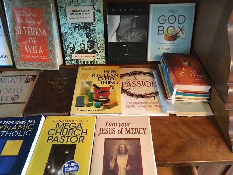 lot 199 image: Book Lot 22 Pieces