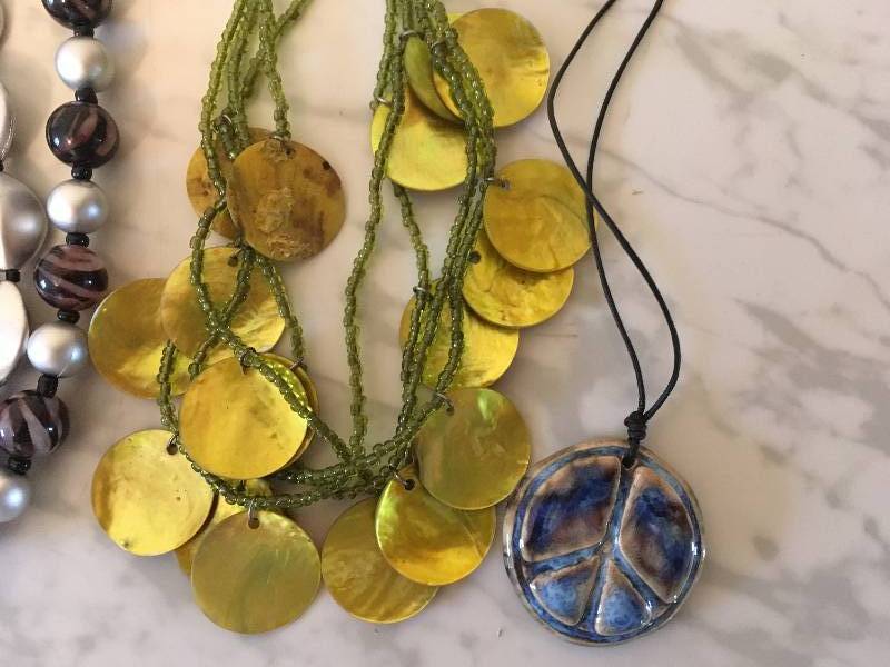 lot 207 image: Jewelry Lot