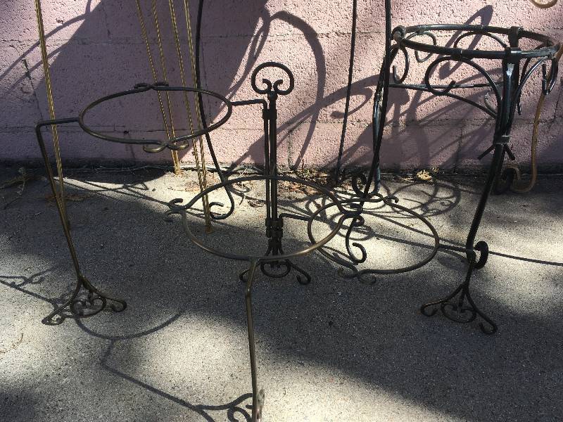 lot 226 image: Plant Stands 6 Pieces