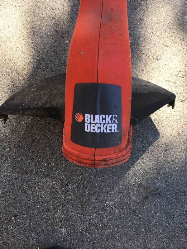 lot 231 image: Electric Black & Decker Weed Whip and Step Stool