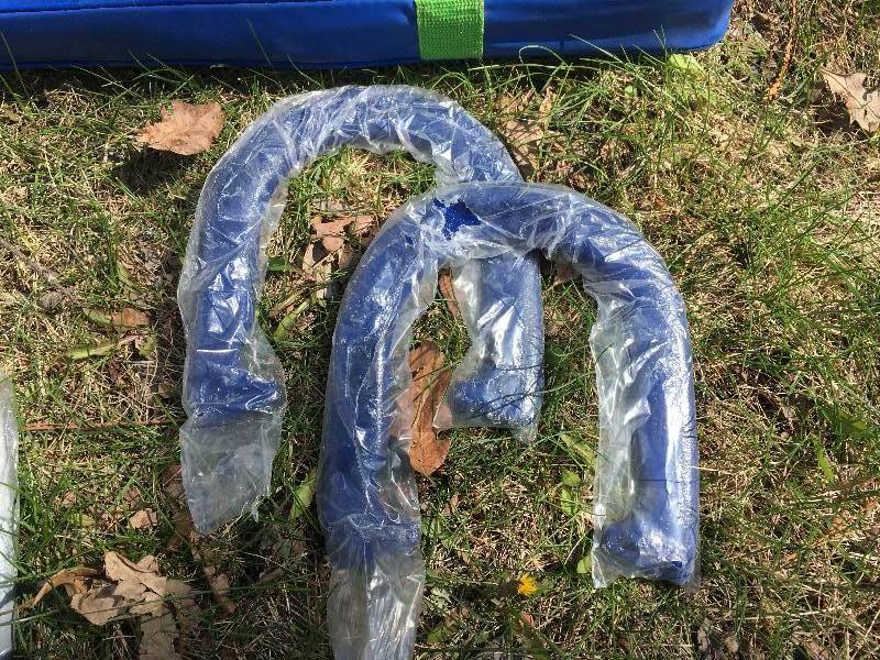 lot 235 image: New Horseshoe Set with Carrying Case