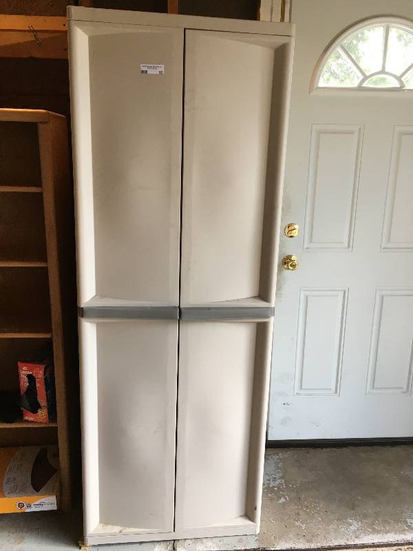 lot 12 image: Storage with ALL Contents