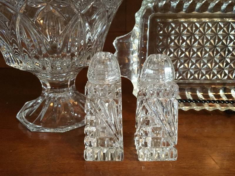 lot 114 image: Collectable Glass Lot