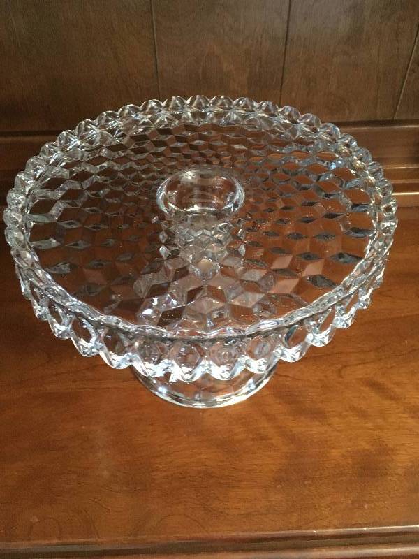 lot 115 image: Glass Cake Stand