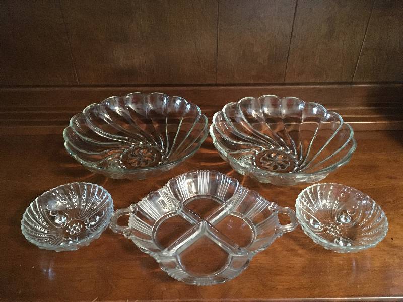 lot 117 image: Collectable Glass Lot