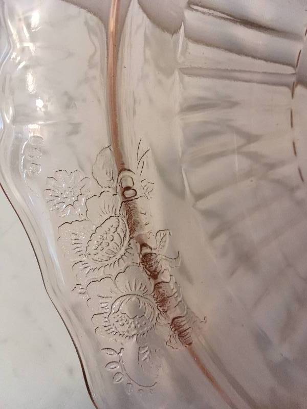lot 118 image: Collectable Glass Lot