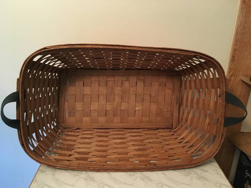 lot 144 image: Linen Lot with Wicker Laundry Basket