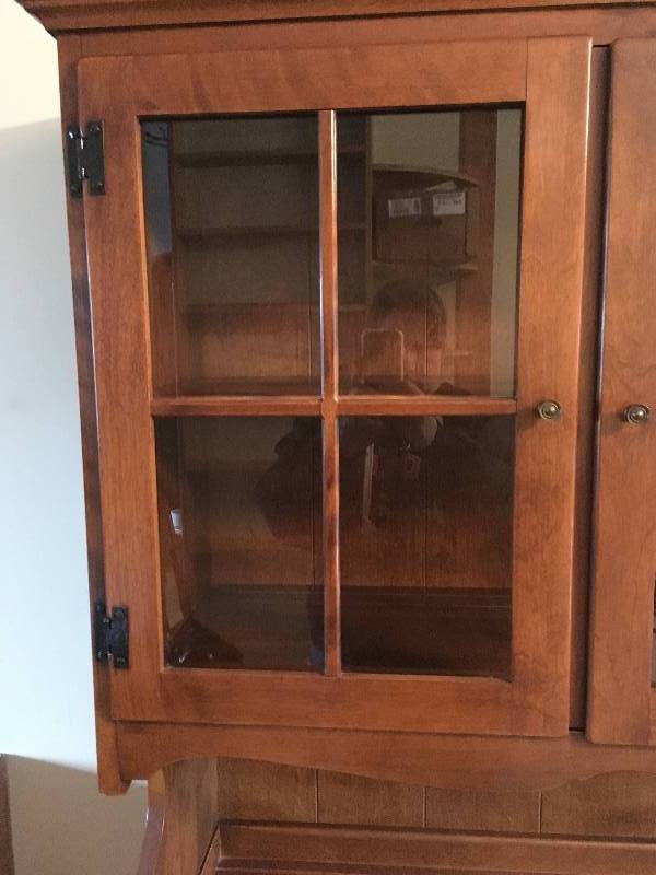 lot 1 image: Ethan Allen Hutch