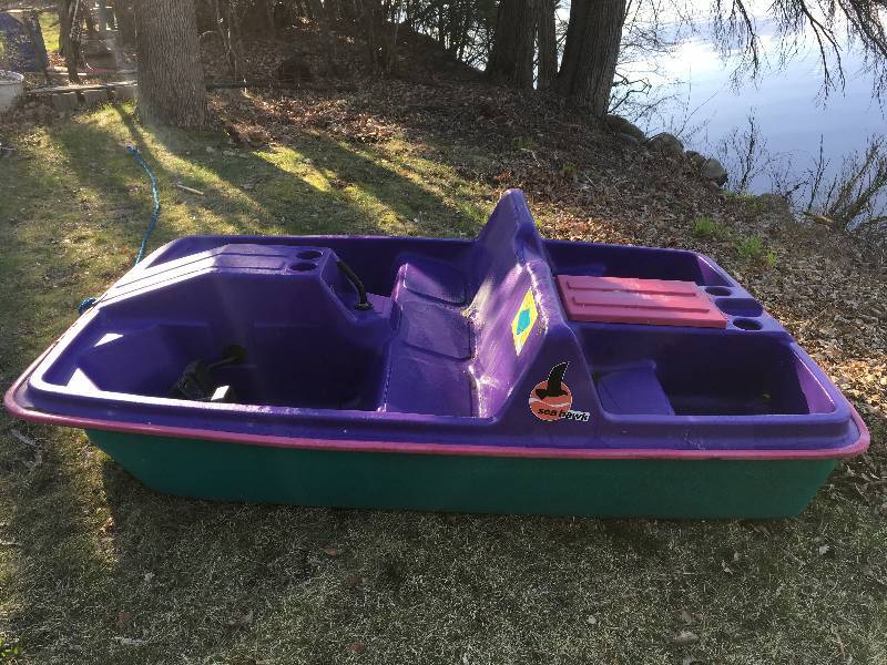 lot 4 image: Seahawk Pedal Boat, Five Seat