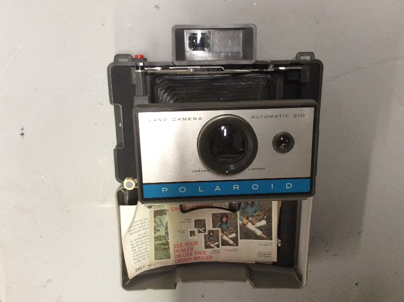 lot 17 image: 7 cameras 1 video camera 1 flash