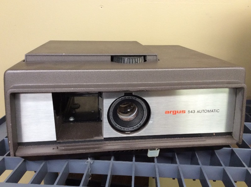 lot 13 image: 5 vintage film projectors and radio