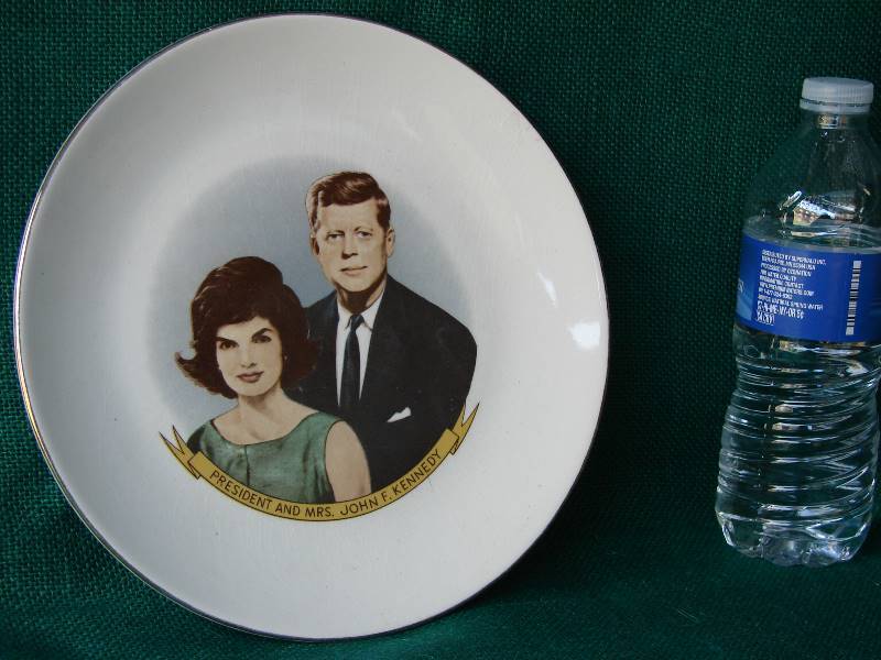 President and Mrs. John F. Kennedy plate. 22K