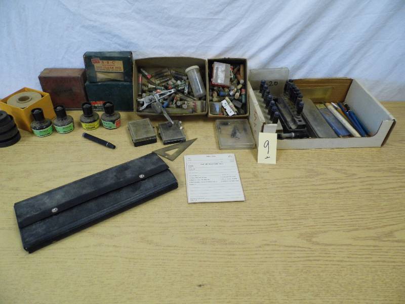 lot 9 image: Drafting Items
