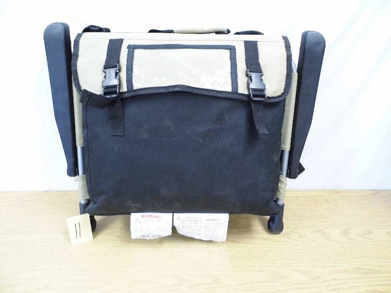 lot 11 image: Portable Chair
