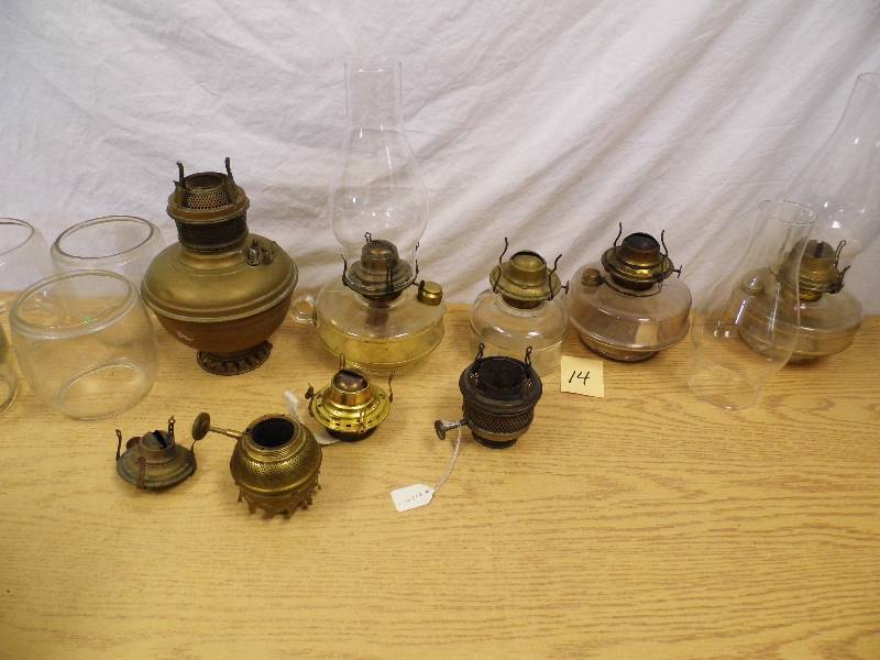 lot 14 image: Lamps & Parts