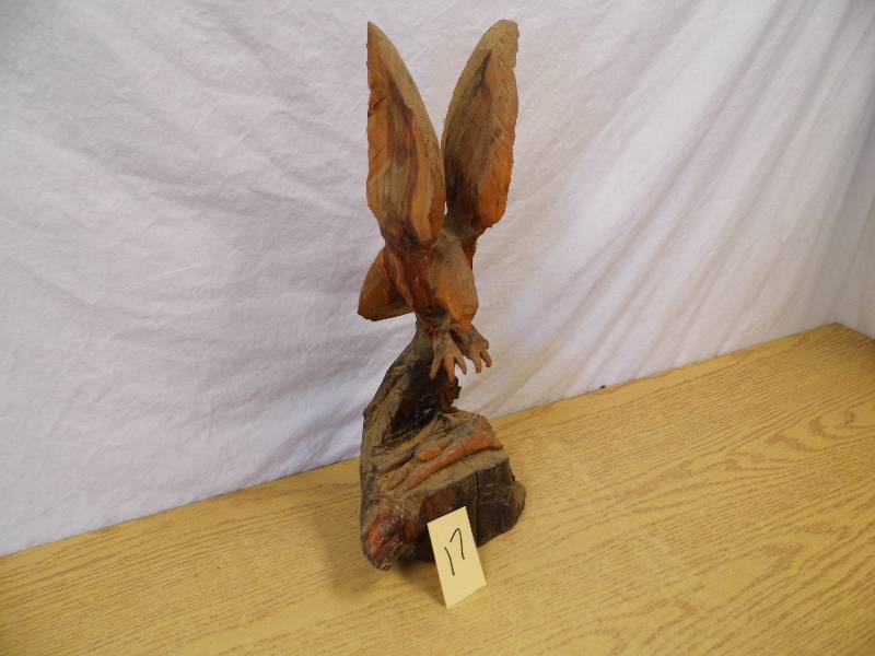 lot 17 image: Eagle - Rabbit Carving
