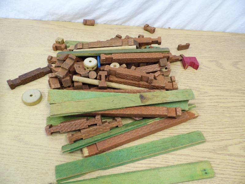 lot 20 image: Lincoln Logs