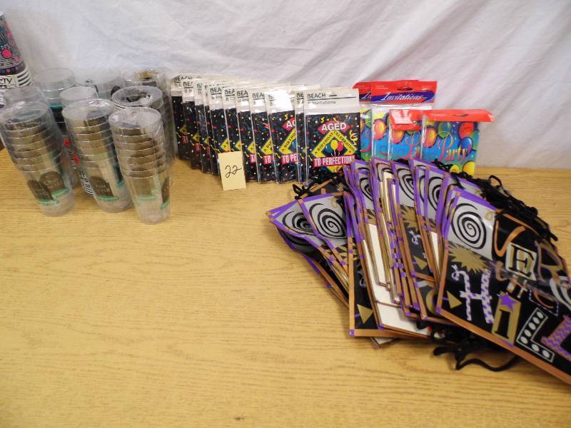 lot 22 image: Party Supplies