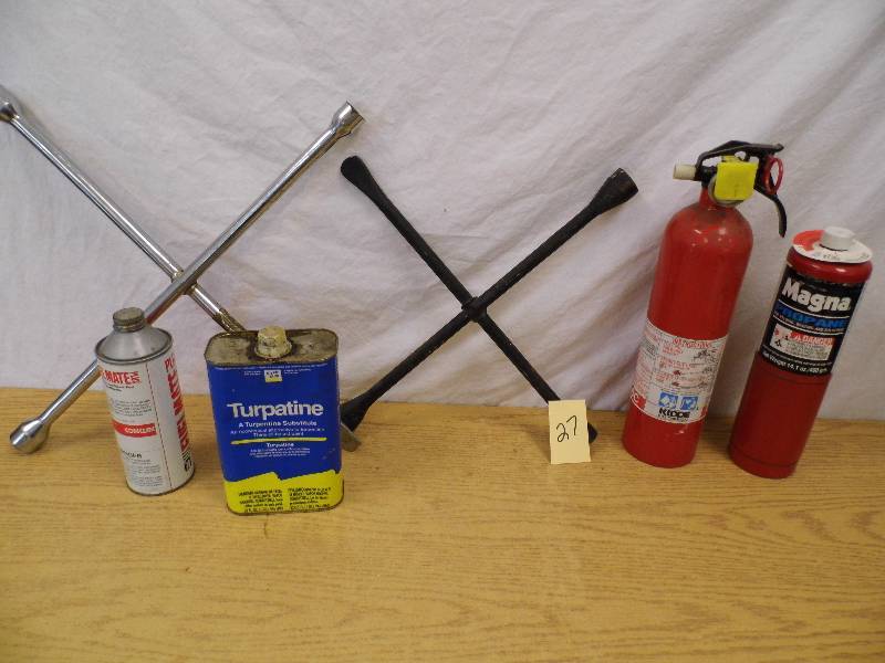 lot 27 image: Fire Extinguisher - Propane - Tire Irons