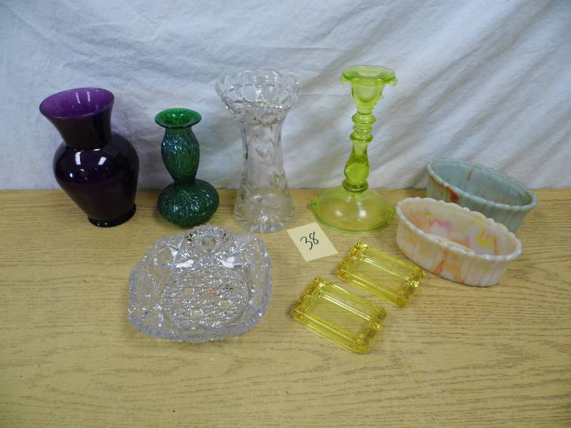lot 38 image: Glassware