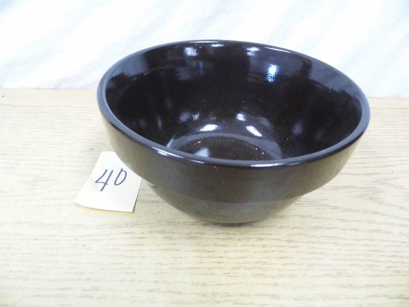 lot 40 image: UND Pottery Bowl