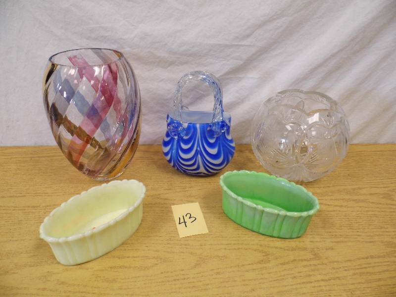 lot 43 image: Glassware