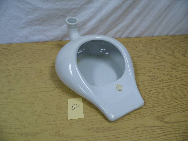 lot 56 image: Porcelain Bed Pan