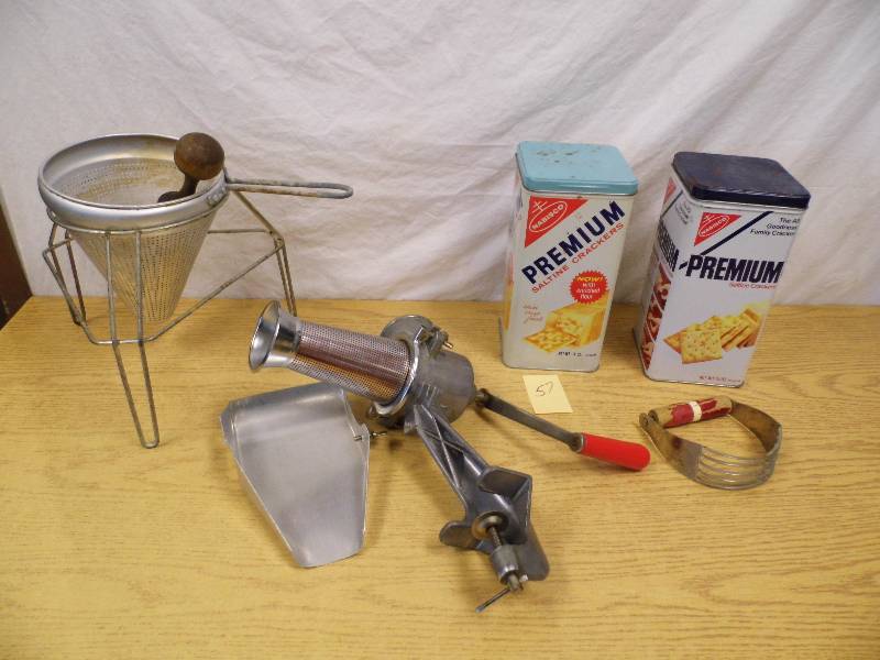 lot 57 image: Cracker Tins - Kitchen Items