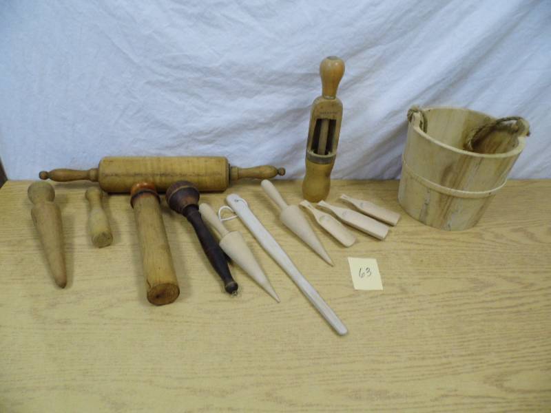 lot 63 image: Wood Bucket - Wood Kitchen Tools
