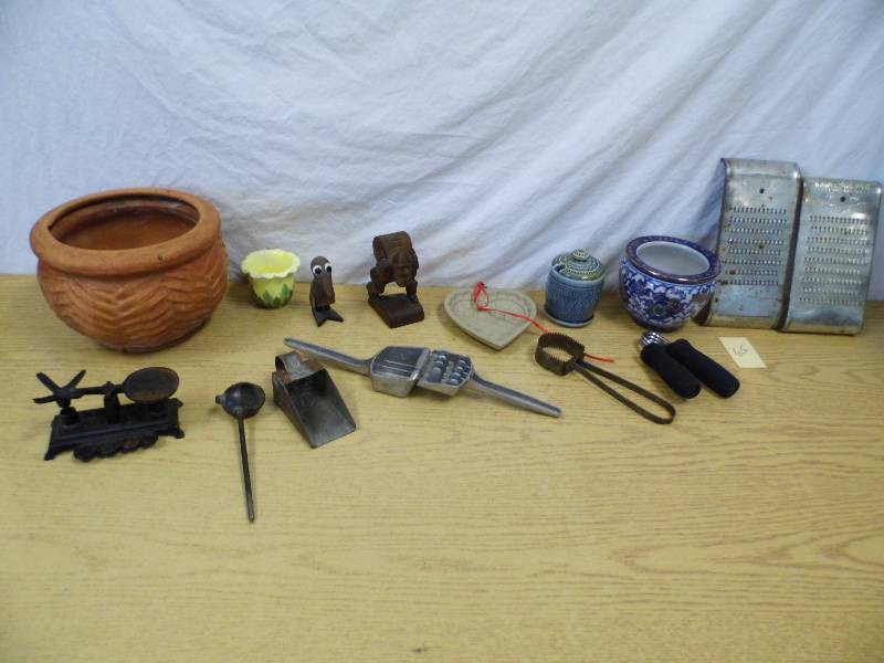 lot 65 image: Vintage Shredders & Misc