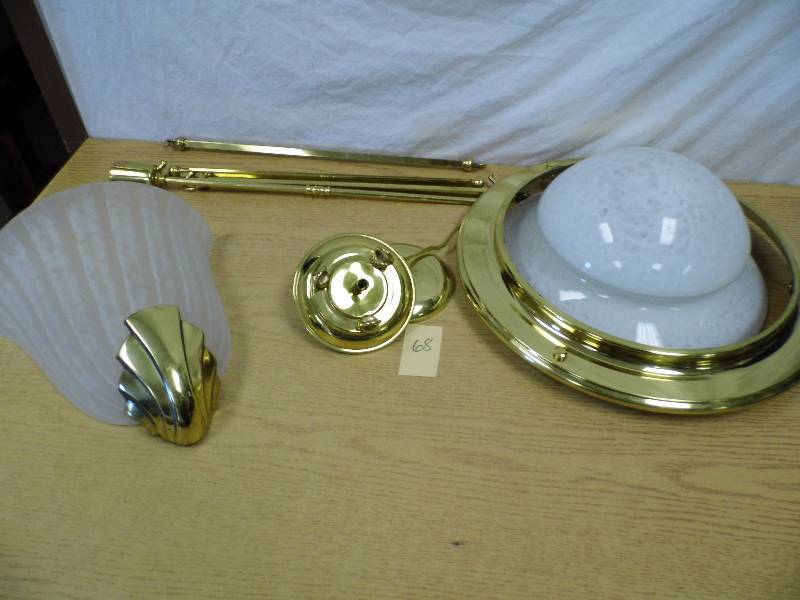 lot 68 image: 2 Light Fixtures