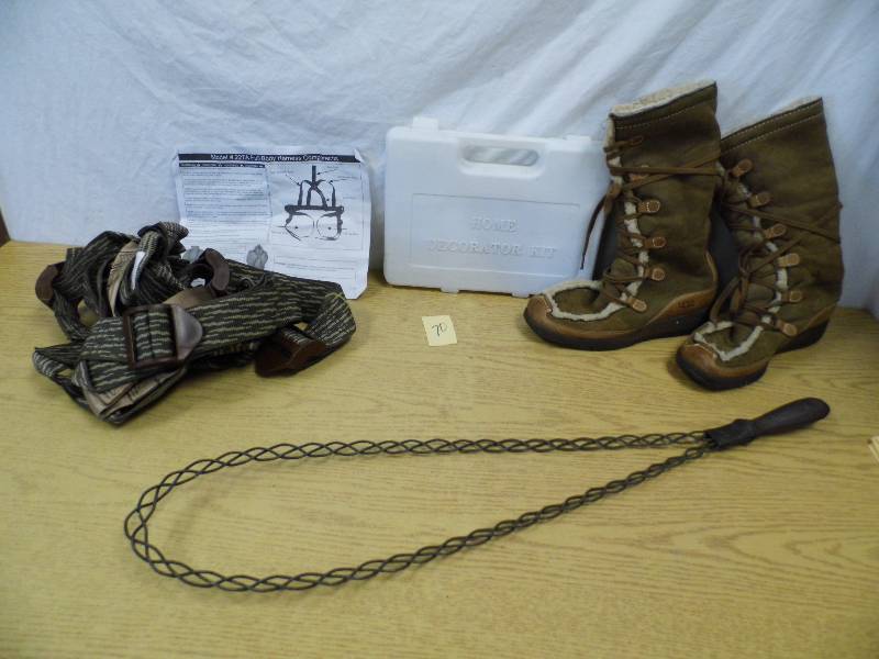 lot 70 image: Harness - UGGS -Rug Beater
