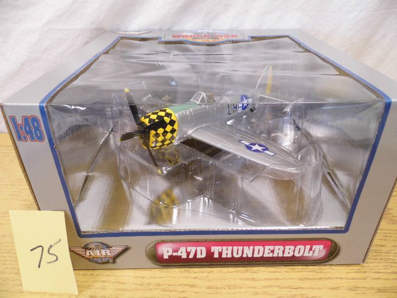 lot 75 image: WWII Model Plane - 9-47D Thunderbolt