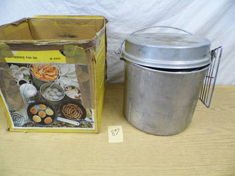 lot 87 image: Mirro Camp Set