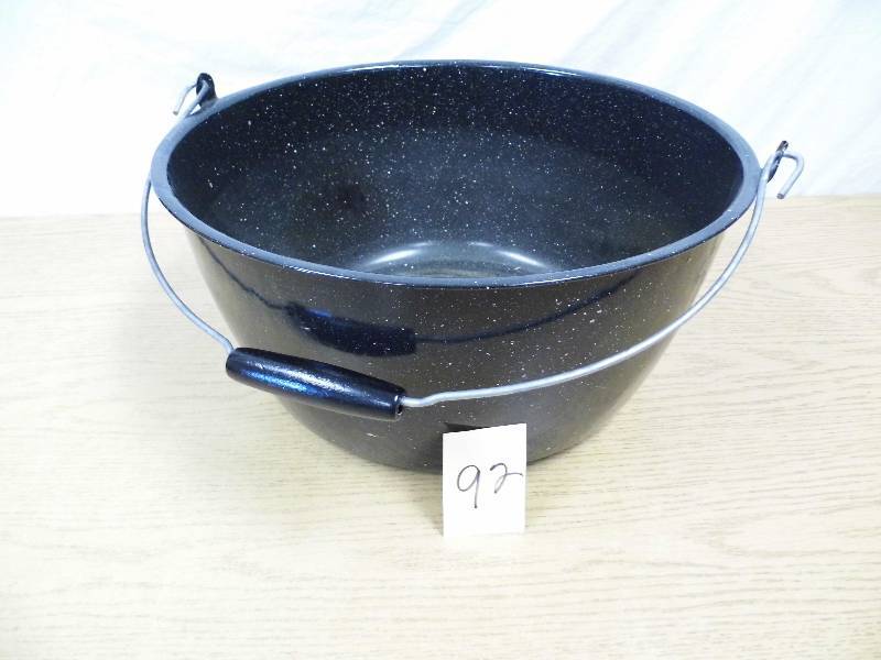 lot 92 image: Large Enamelware Kettle