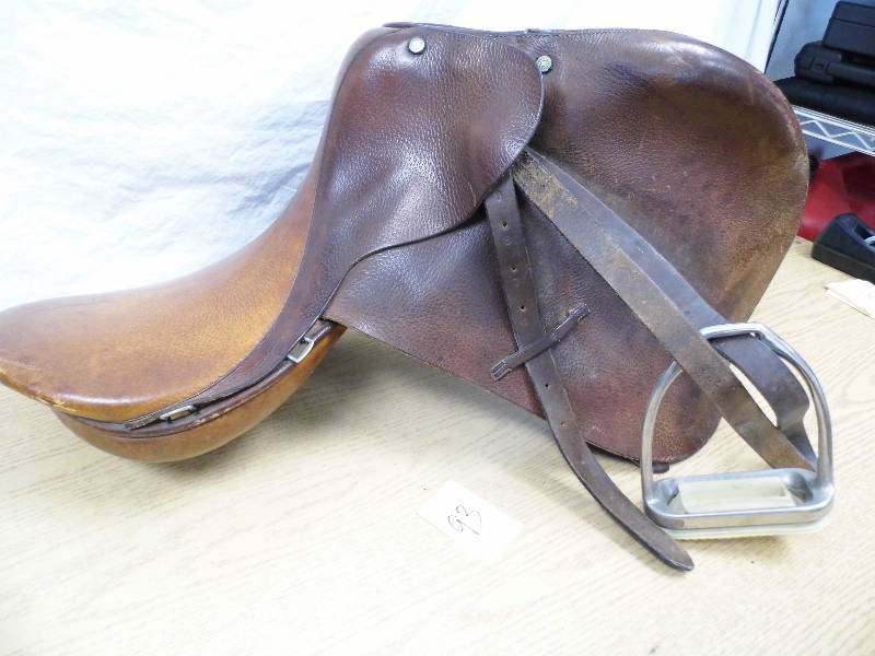 lot 93 image: Youth English Riding Saddle