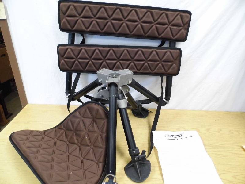 lot 98 image: HuntMore Portable Chair