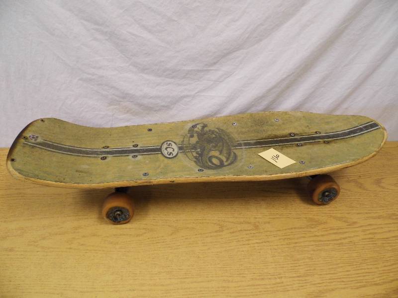 lot 106 image: SCS Skateboard