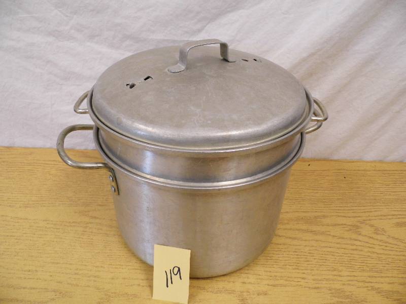 lot 119 image: Aluminum Kettle - Strainers
