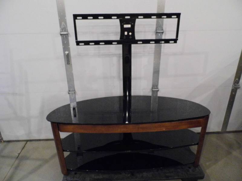 lot 124 image: TV Stand