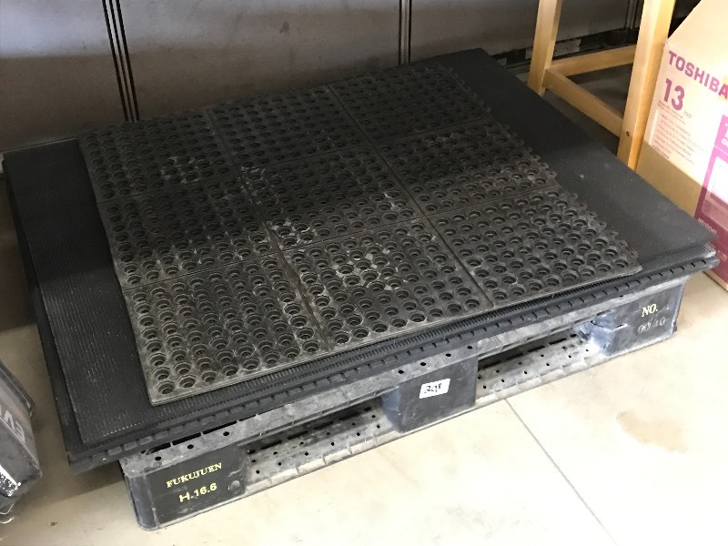 Lot Of (4) New All Purpose Floor Ma...