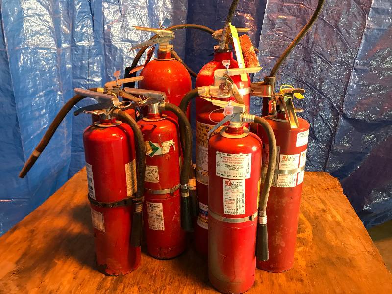 LOT OF FIRE EXTINGUISHERS