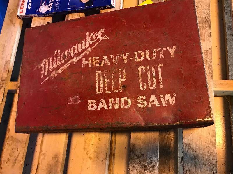 MILWAUKEE PORTABLE BAND SAW