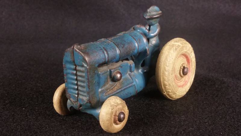 lot 11 image: 1920s 30s Arcade Cast Iron Fordson Tractor