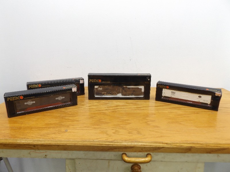 lot 3 image: Pemco HO 2-6-0 Engine and Cars in Original Boxes