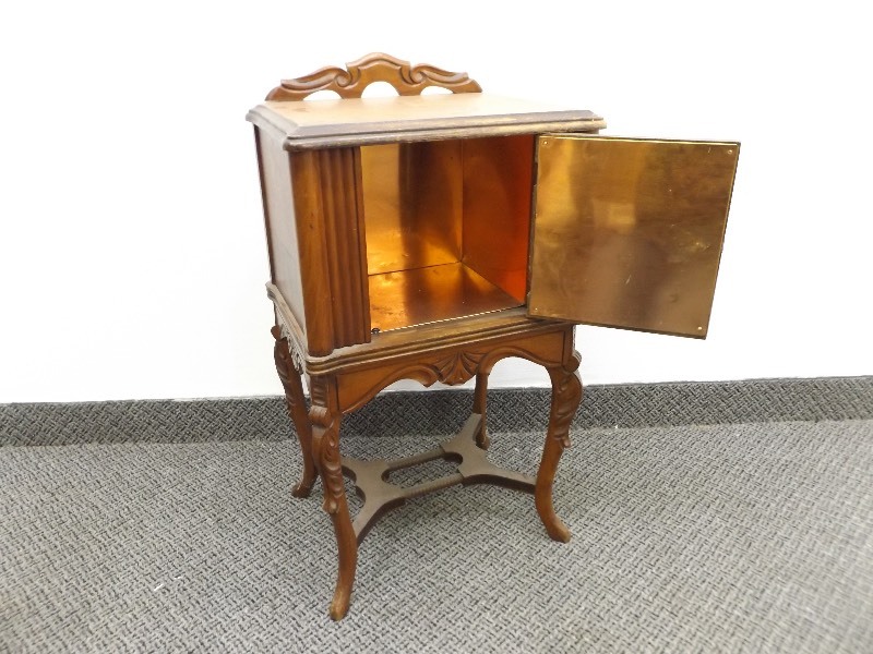 lot 23 image: Vintage Wood Humidor Stand