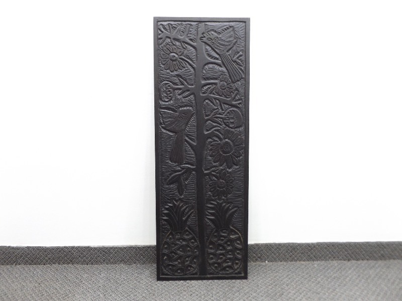 lot 25 image: Large Hand Carved Ebony Wall Hanging